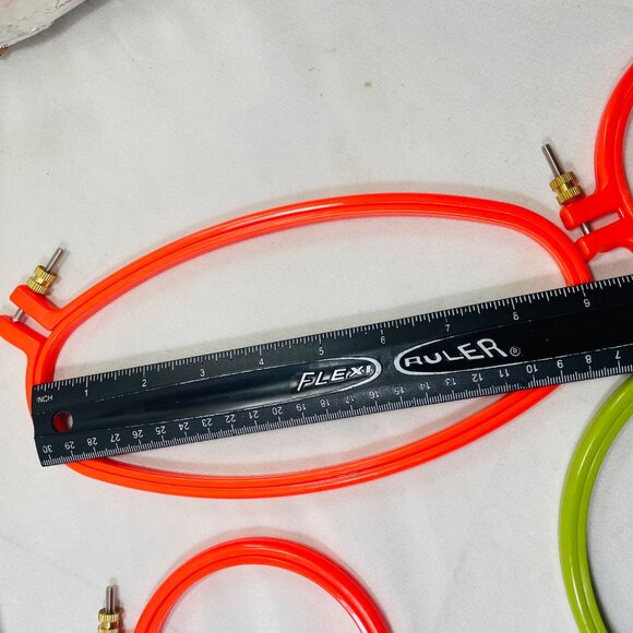 Set Of 4 Colorful Embroidery Hoops - Round & Oval Frames Orange Green - Picture 5 of 6